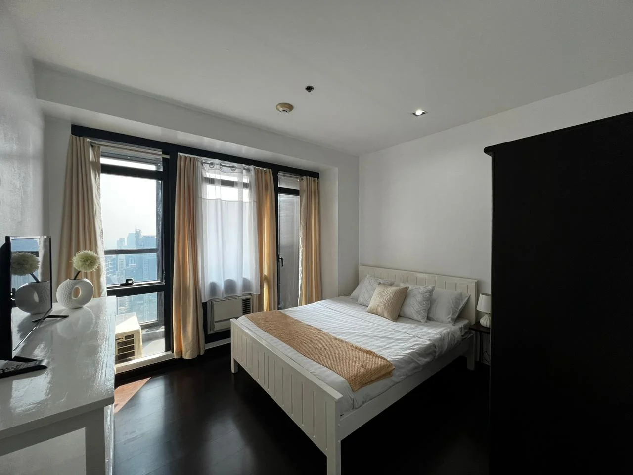 The Gramercy | 2BR 58sqm Condo for Sale in Makati City