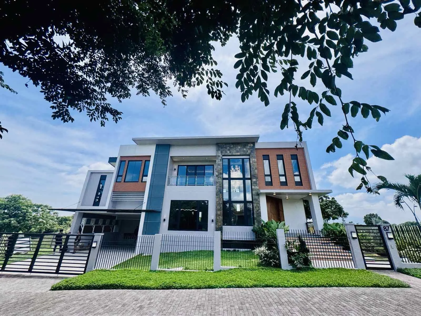 Riomonte Nuvali | 8BR 730sqm House & Lot for Rent in Laguna