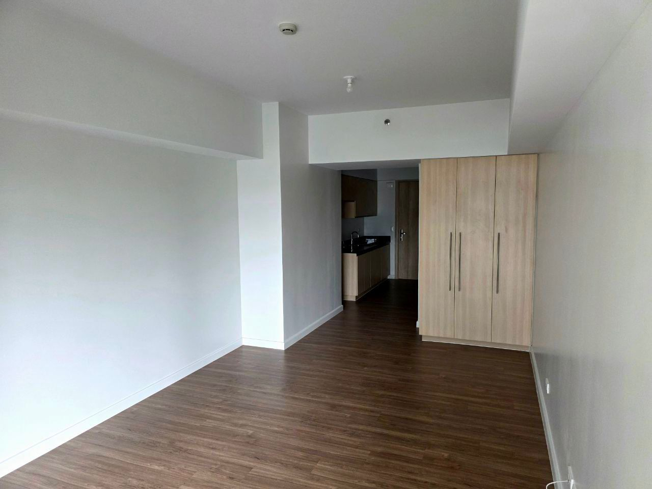 Orean Place | Studio 33sqm Condo for Rent in Quezon City