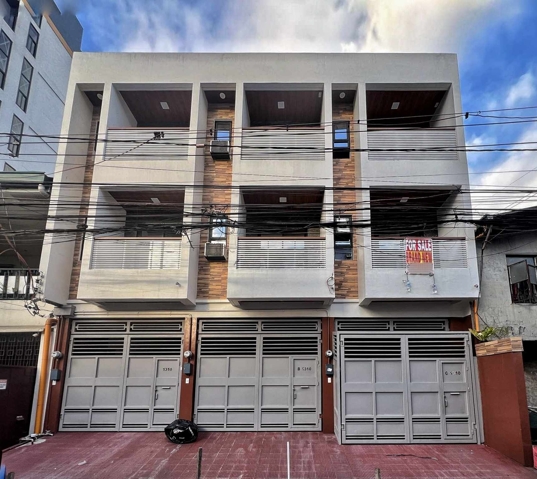 19.5M Brand New 3 Storey Townhouse Near Laon Laan For Sale in Sampaloc Manila - LSS