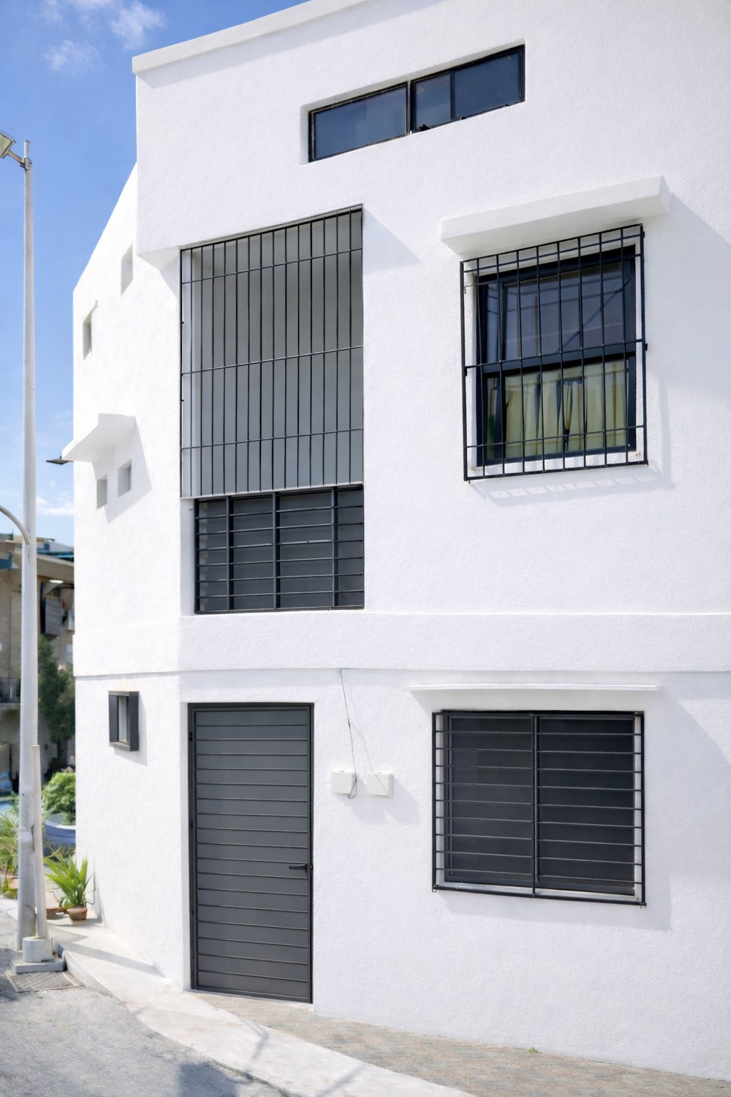 5.5M For Sale Pre Owned 2 Storey Townhouse in San Andres Bukid Manila For Sale Near Ayala CBD - LSS