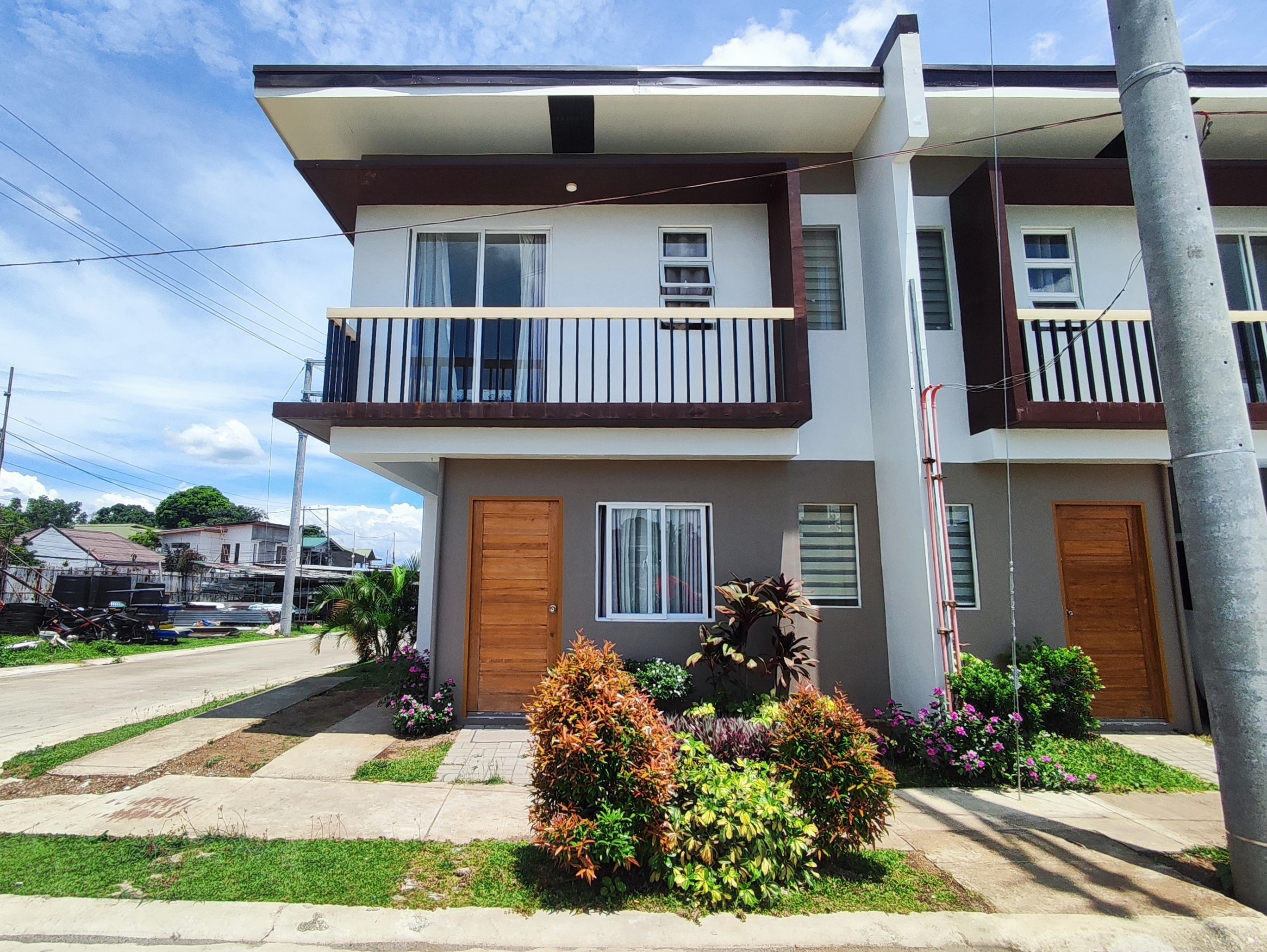 3.4M- 2 Storey Townhouse w/3 Bedrooms, For Sale in Brgy. Bolbok Lipa City Batangas- EA