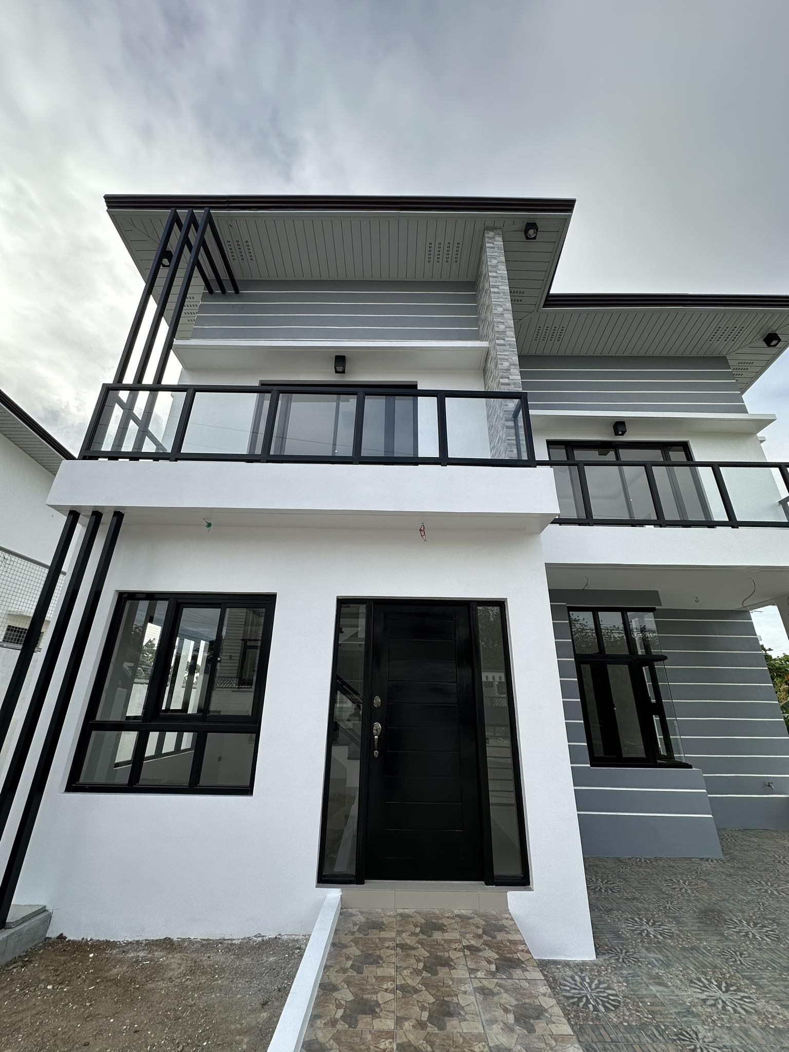 For Sale 2 Storey Single Detached House & Lot w/4 BR plus Built-in-Cabinet, For Sale in Brgy. Mabini, Lipa City, Batangas-EA