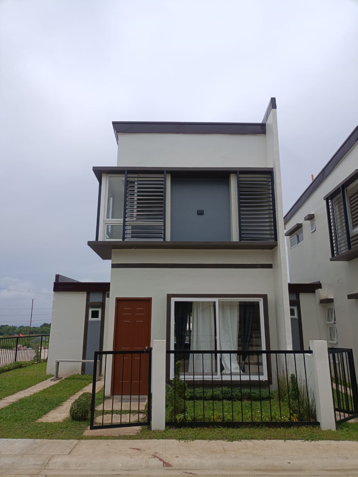 Premium Corner Unit 2 Storey  Townhouse w 3 BR, For Sale in Brgy. Pinagkawitan Lipa City Batangas- EA