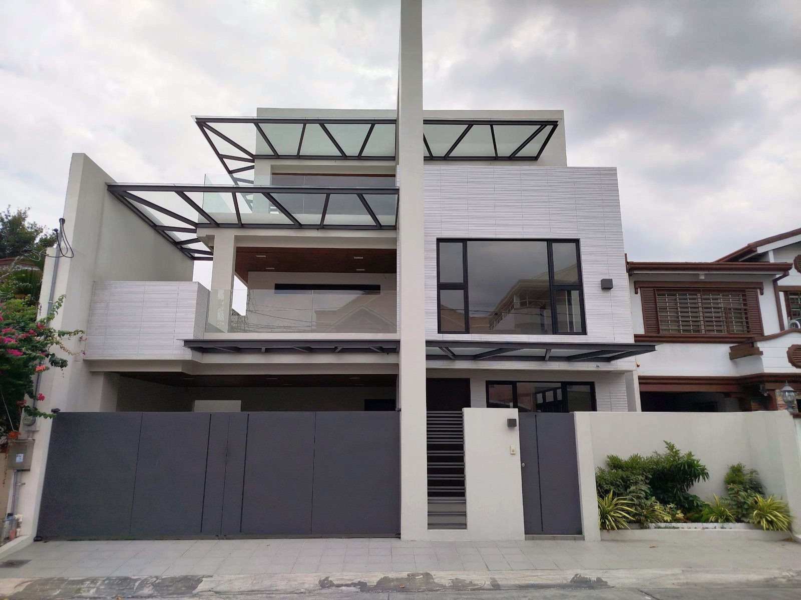 House and Lot for Sale in Greenheights Village Paranaque 4 Bedrooms 2 Carport - JB