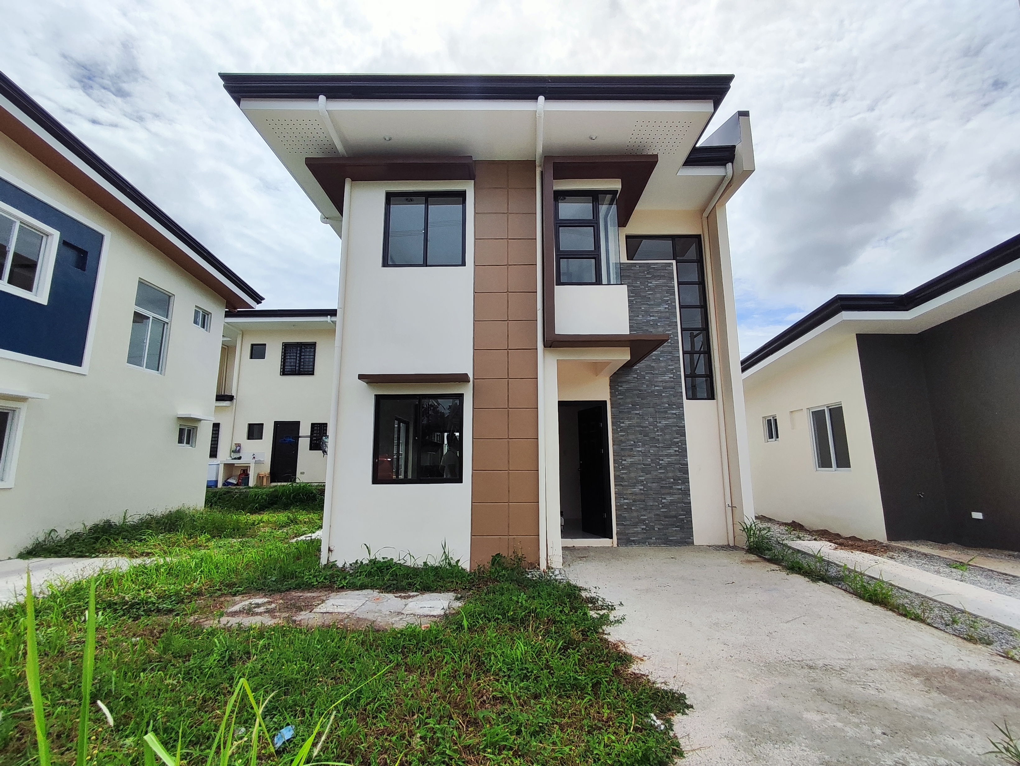 For Sale- 2 Storey Single AttachedHouse & Lot w/ 3BR in Lipa City Batangas-EA