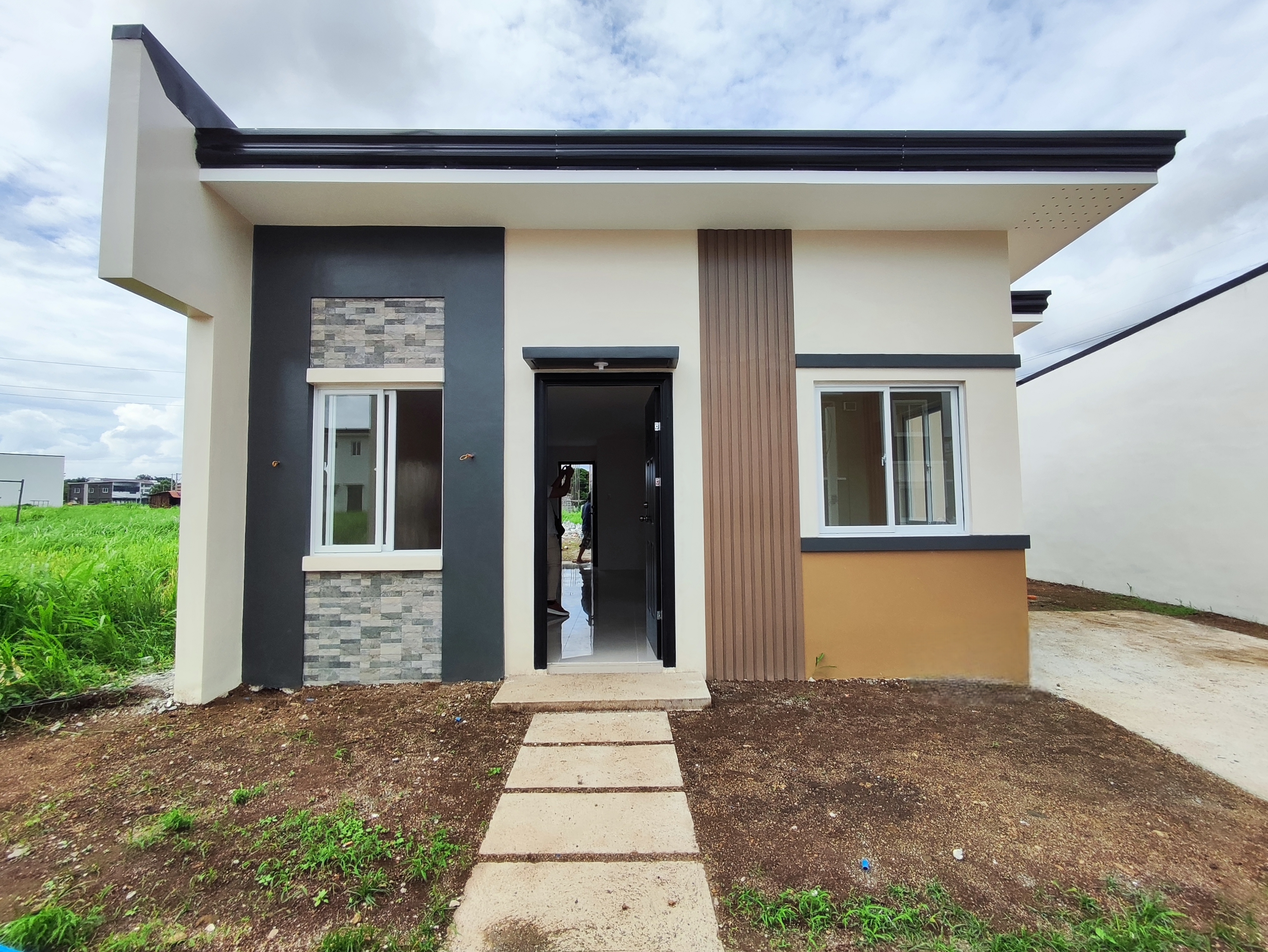 For Sale -Premium Bungalow House & Lot w/ 3BR, in Brgy. Antipolo Del Norte Lipa City Batangas- EA