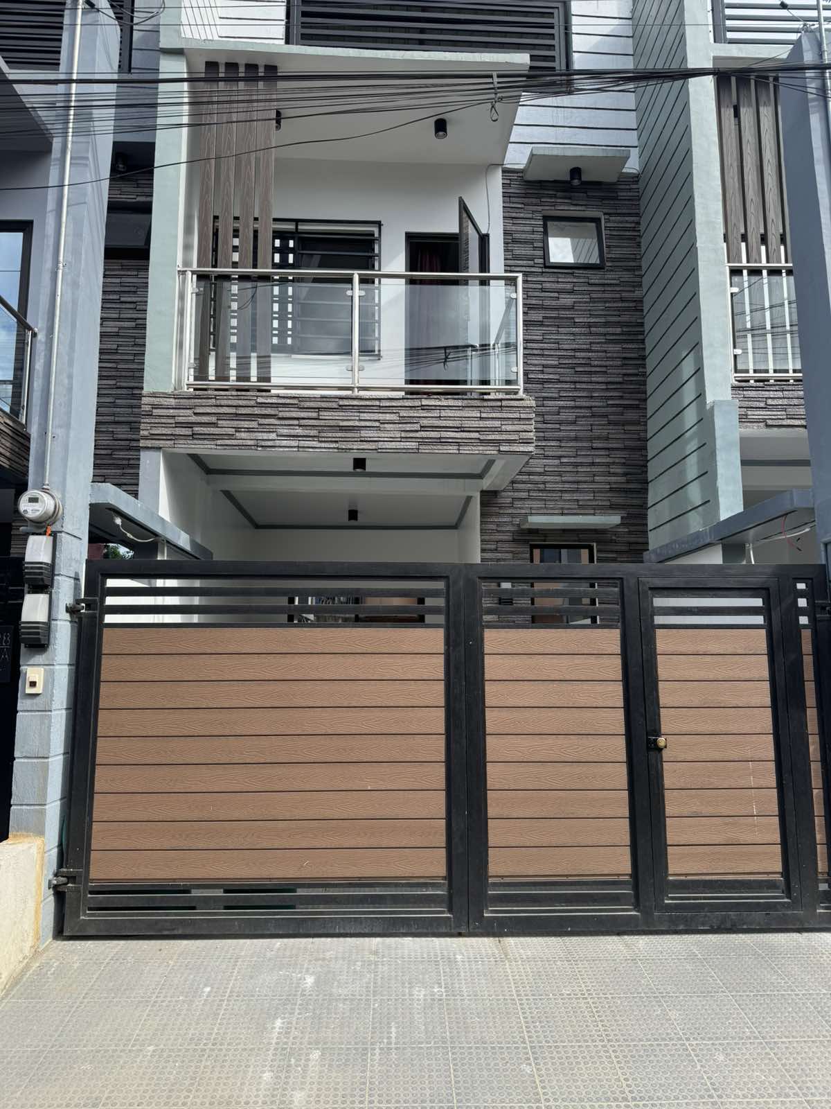 3 Storey Townhouse W/Rooftop For Sale in San Luis Antipolo 4 BR RG