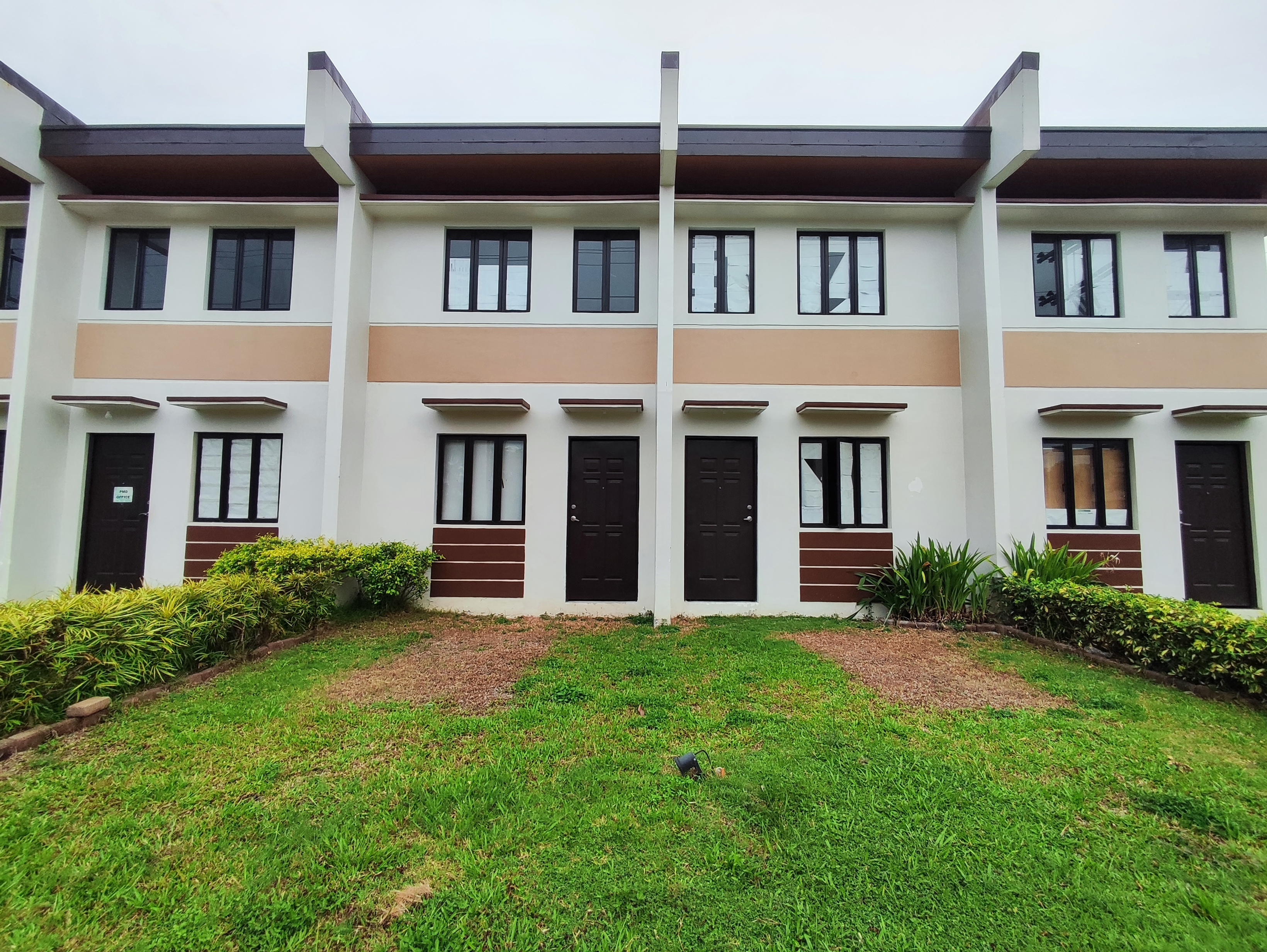 For Sale 2 Storey Townhouse w/ 3 BR (Inner Unit) in For Sale in Brgy. Inosluban, Lipa City, Batangas-EA