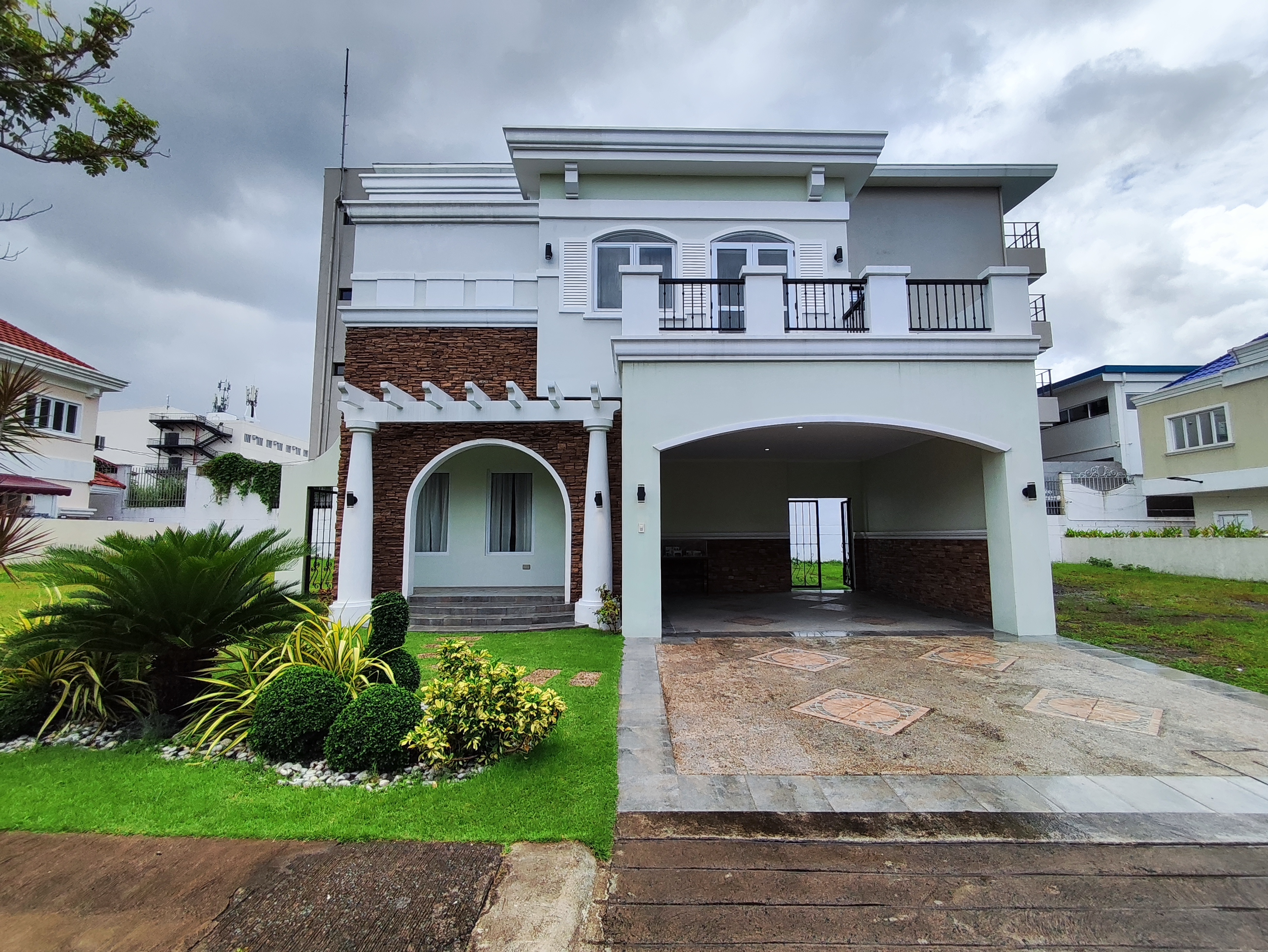 Modern Meditterrean House and Lot for Sale in Daang Hari Road near De La SaIle Zobel-MD 