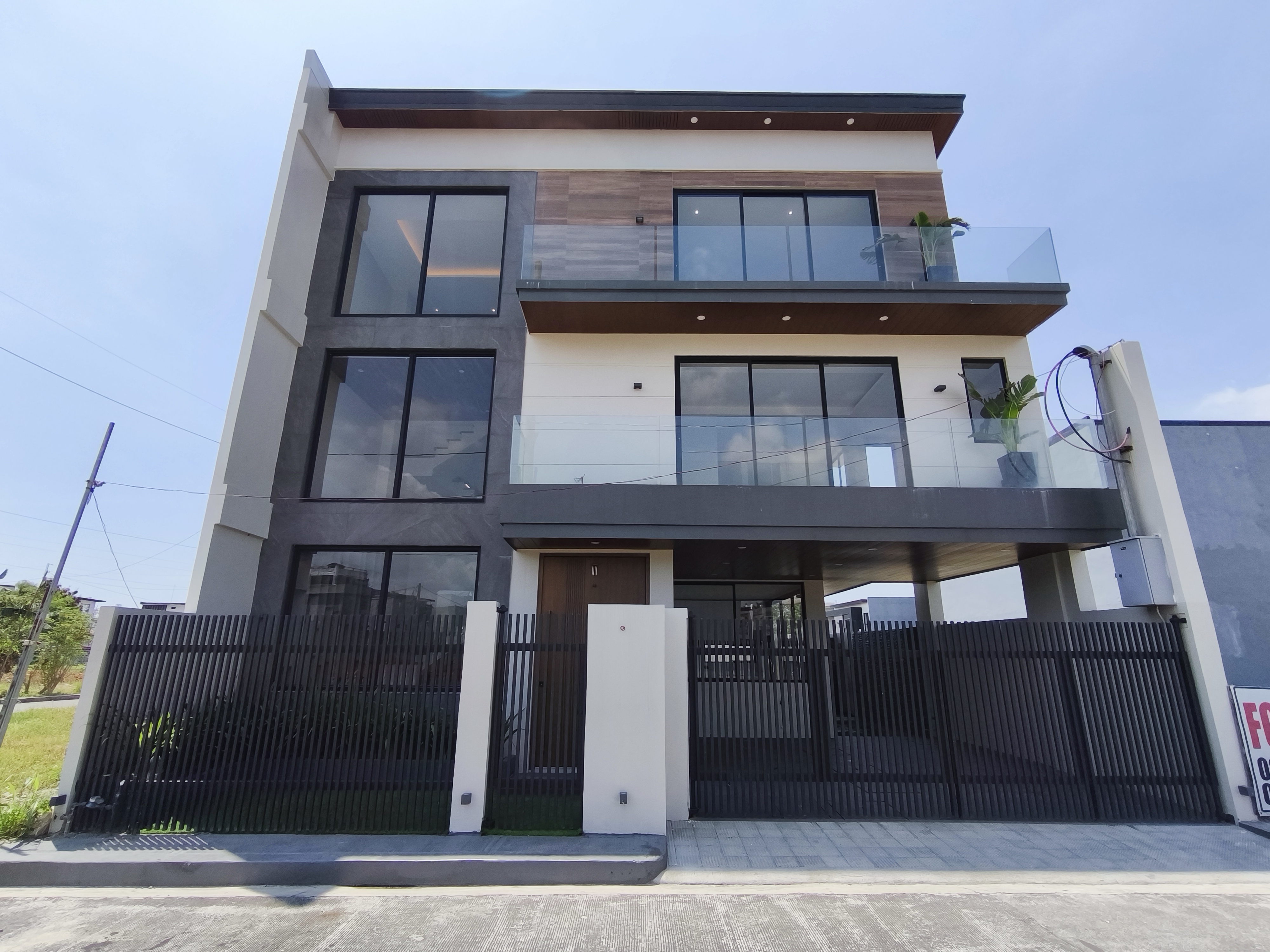 Spacious 3 Storey 2Car Garage House and Lot for Sale in Pasig-MD 