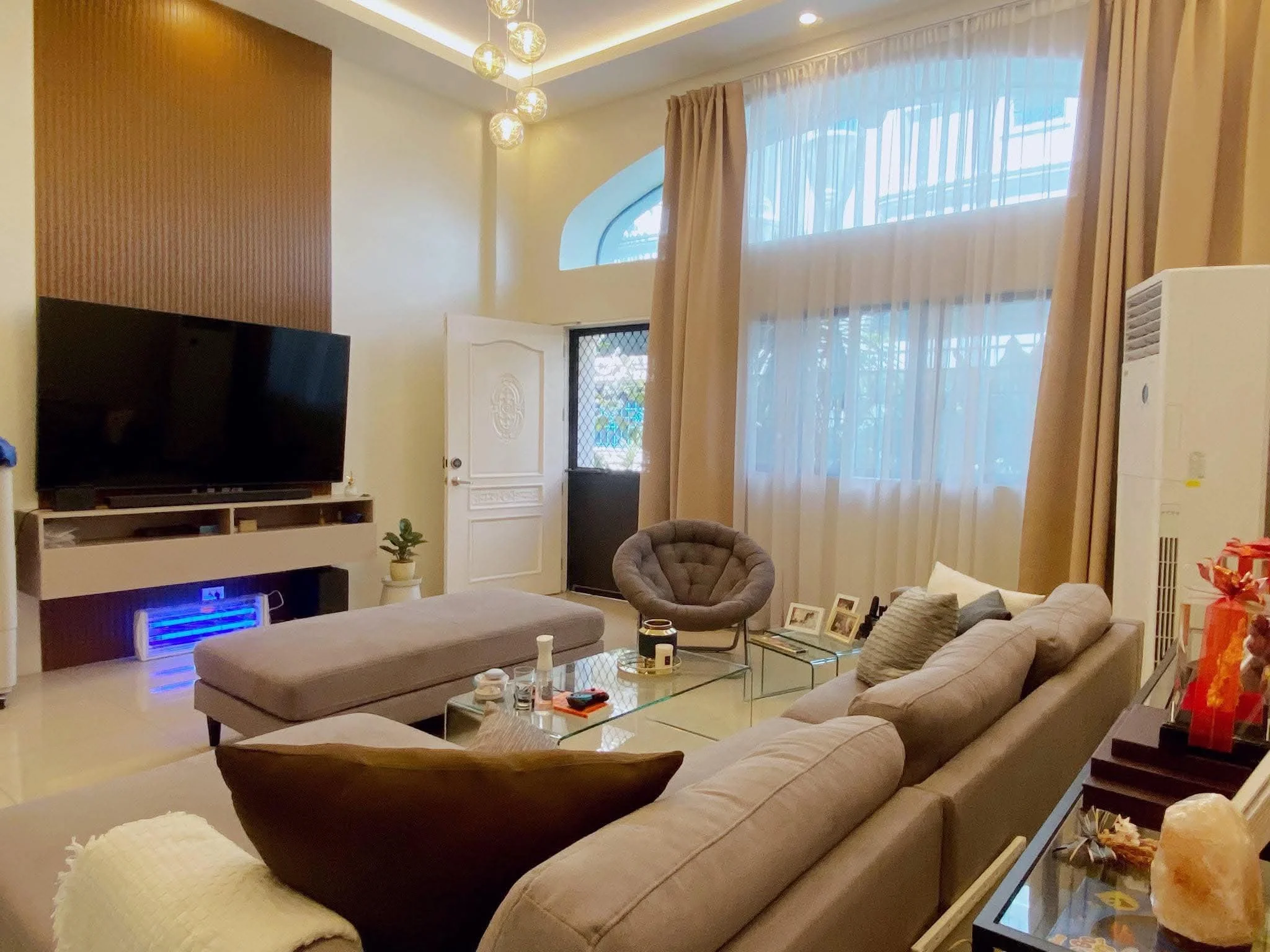 Na | 5BR 220sqm Townhouse for Sale in Quezon City