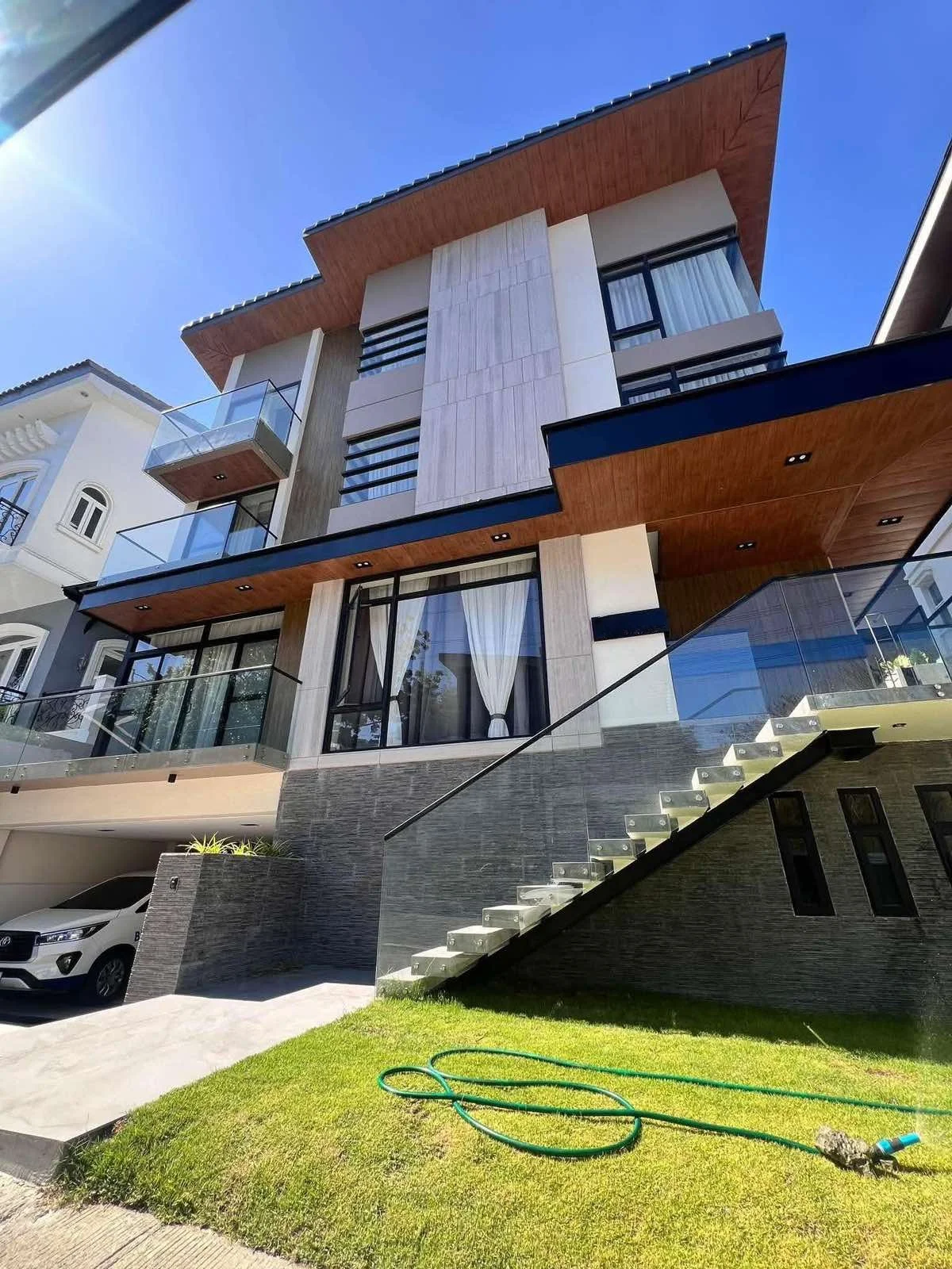 Mckinley Hill Village | 4BR 400sqm House & Lot for Rent in Taguig City - Mckinley