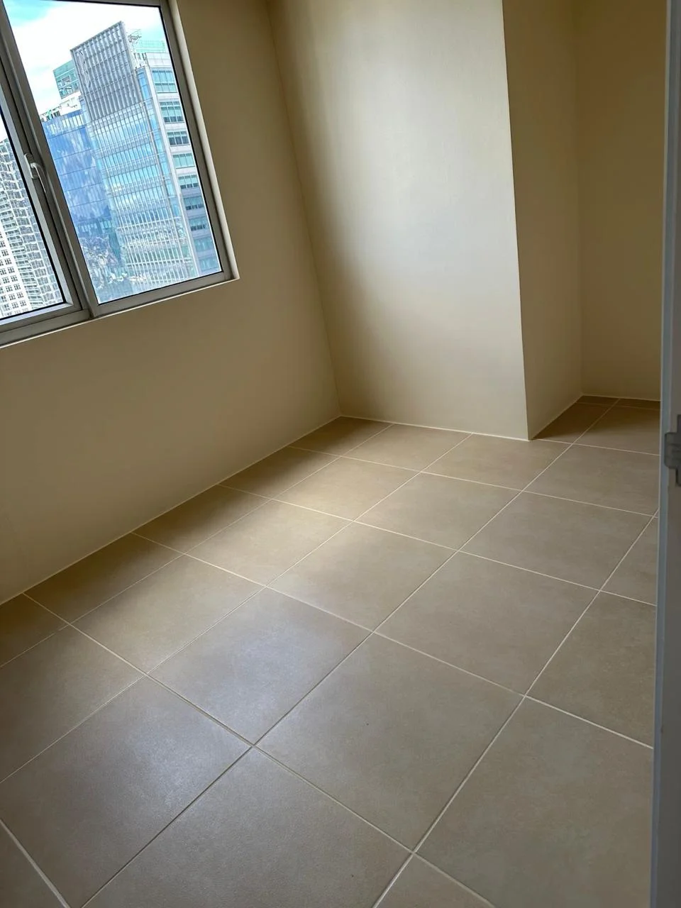 Avida Turf | 3BR 58sqm Condo for Sale in Taguig City - Bgc