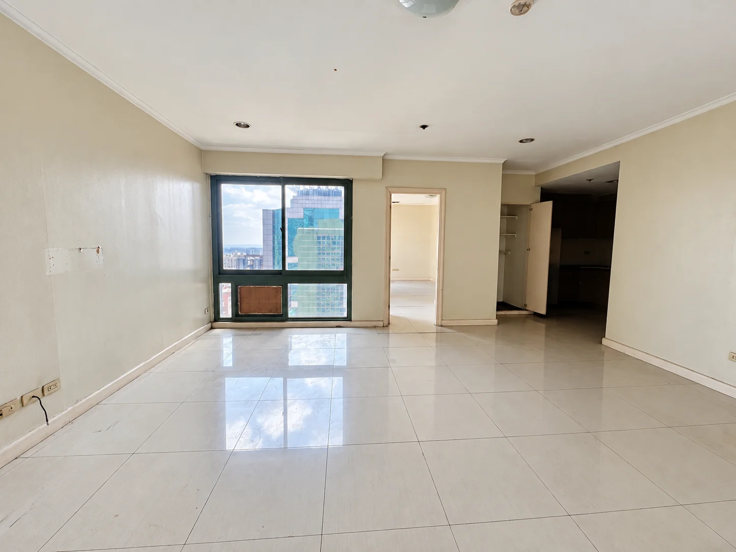 West Of Ayala Condominium | 3BR 115sqm Condo for Sale in Makati City