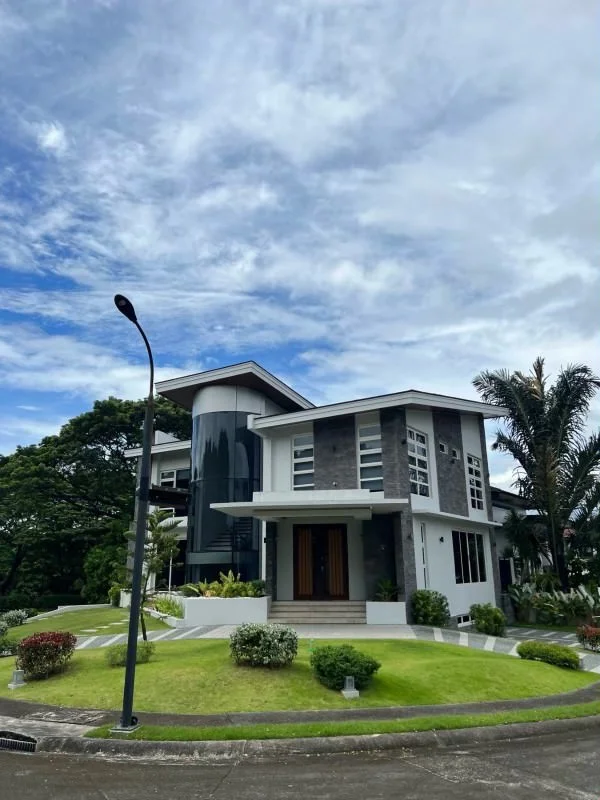 Ayala Southvale Sonera | 5BR 400sqm House & Lot for Sale in Las Piñas City
