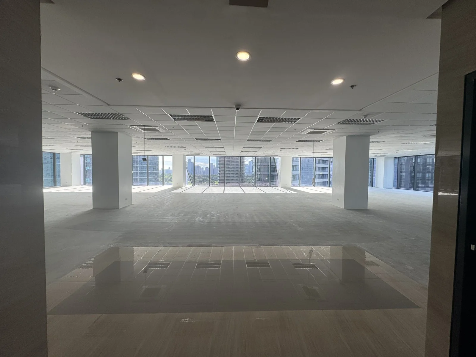 Milestone At Fifth Avenue | 541sqm Office Space for Rent in Taguig City - Bgc