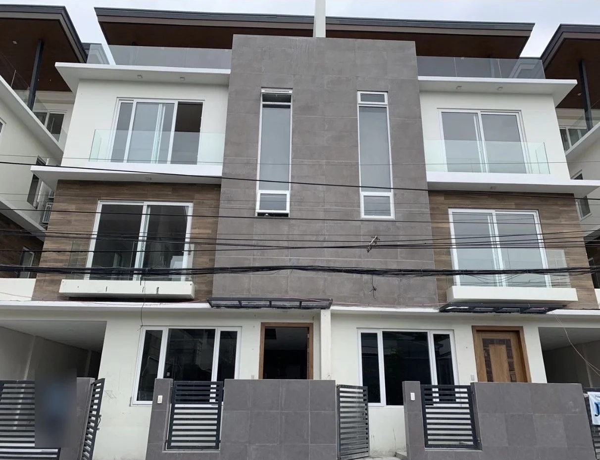 One Roxas Residence - Los Tamaraos Village | 6BR 500sqm Townhouse for Rent in Parañaque City