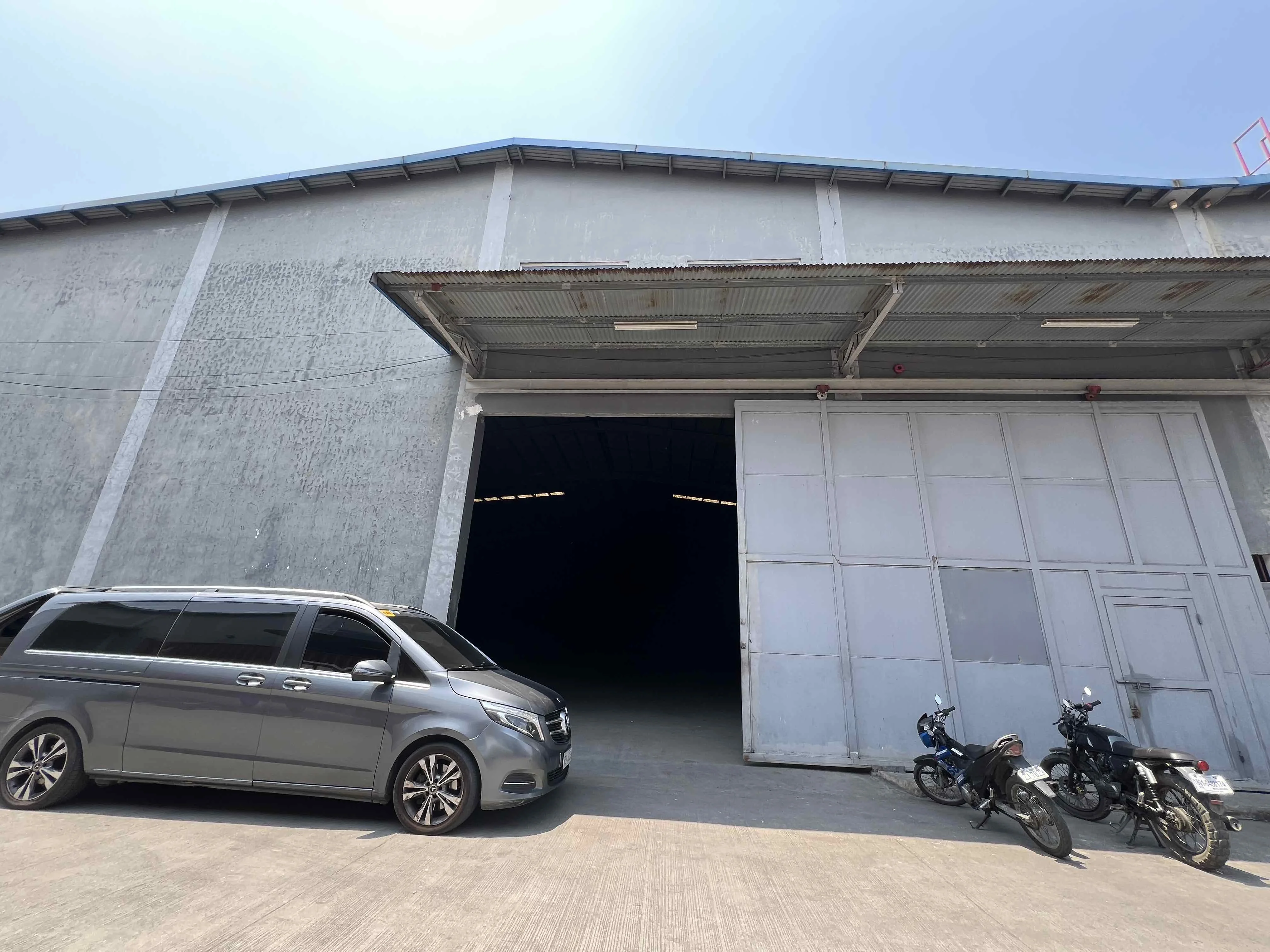 Apm Park Center | 969sqm Warehouse for Rent in Rizal