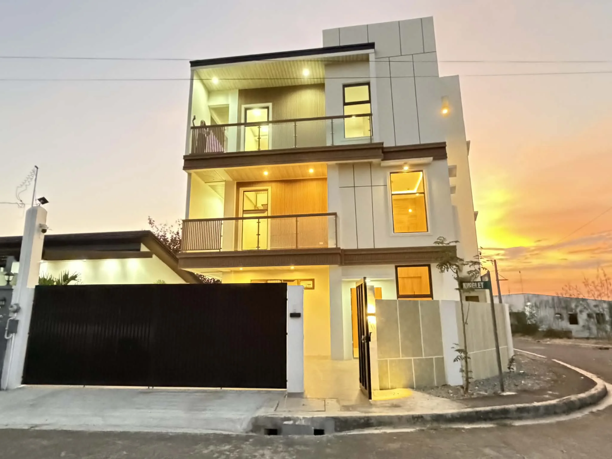 Monteverde Royale | 5BR 270sqm House & Lot for Sale in Rizal