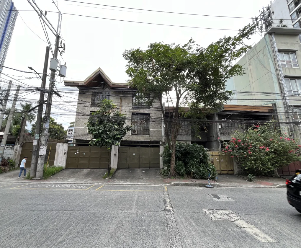 - | House & Lot for Sale in Quezon City