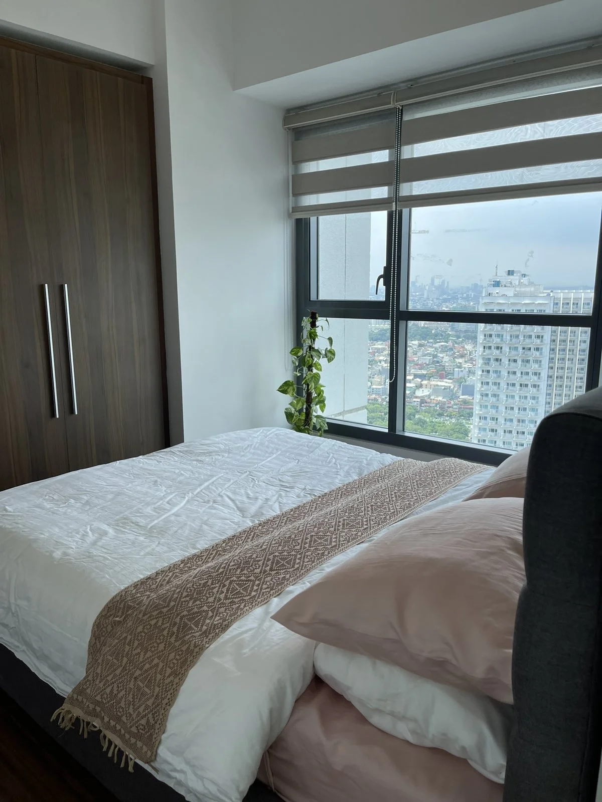 2 Bedroom Condominium for Rent in Shang Salcedo Place