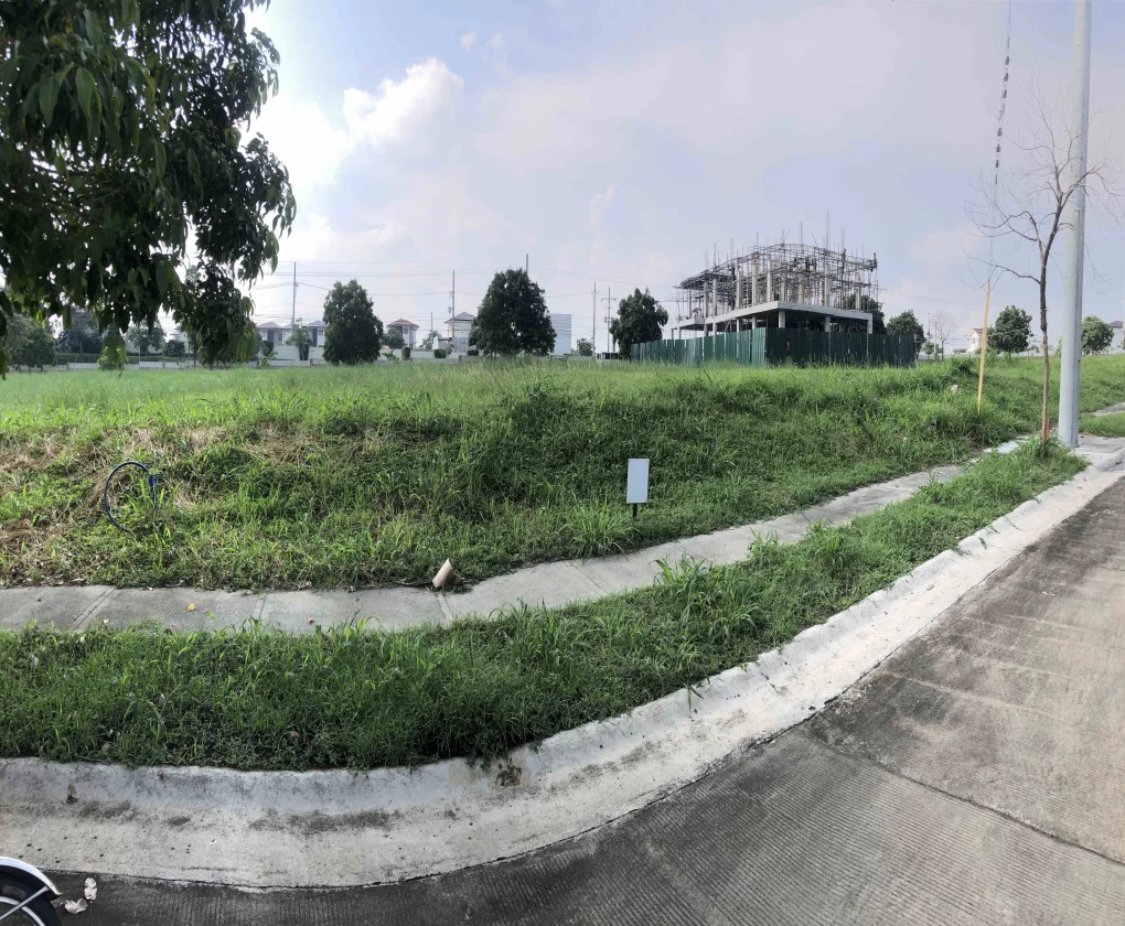 Lot for Sale in Lumira