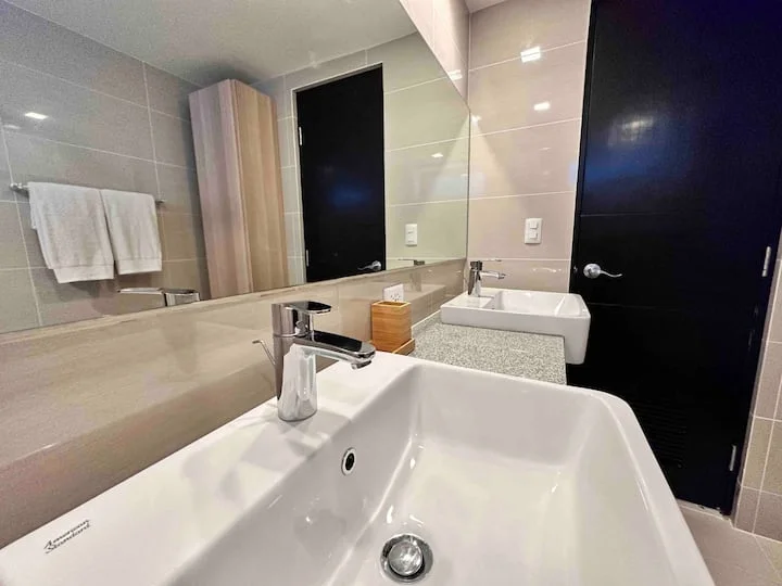 2 Bedroom Condominium for Sale in Uptown Parksuites