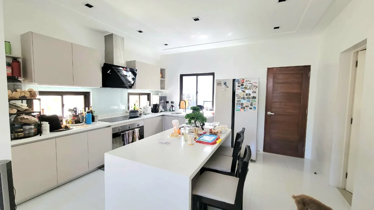 5 Bedroom House & Lot for Sale in Bf Homes