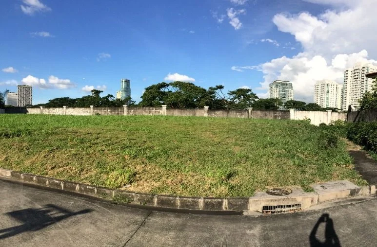 Lot for Sale in Palms Pointe Village