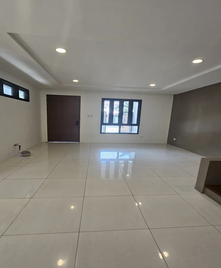 4 Bedroom Townhouse/duplex/compound for Sale in Afpovai Phase 2