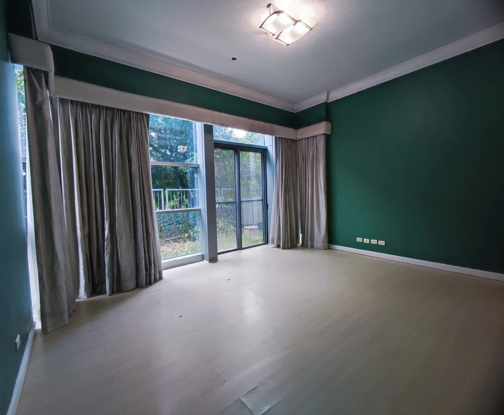 4 Bedroom Condominium for Sale in Pacific Plaza Towers