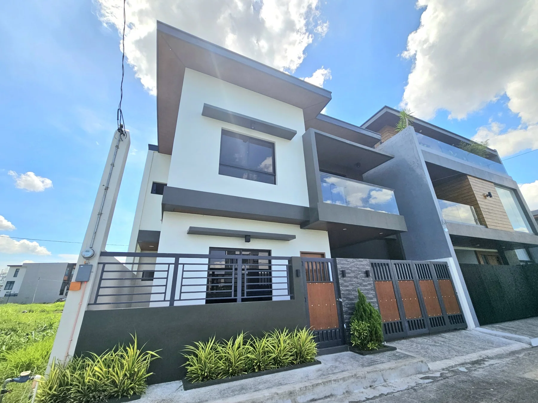 5 Bedroom House & Lot for Sale in Greenwoods Executive Village