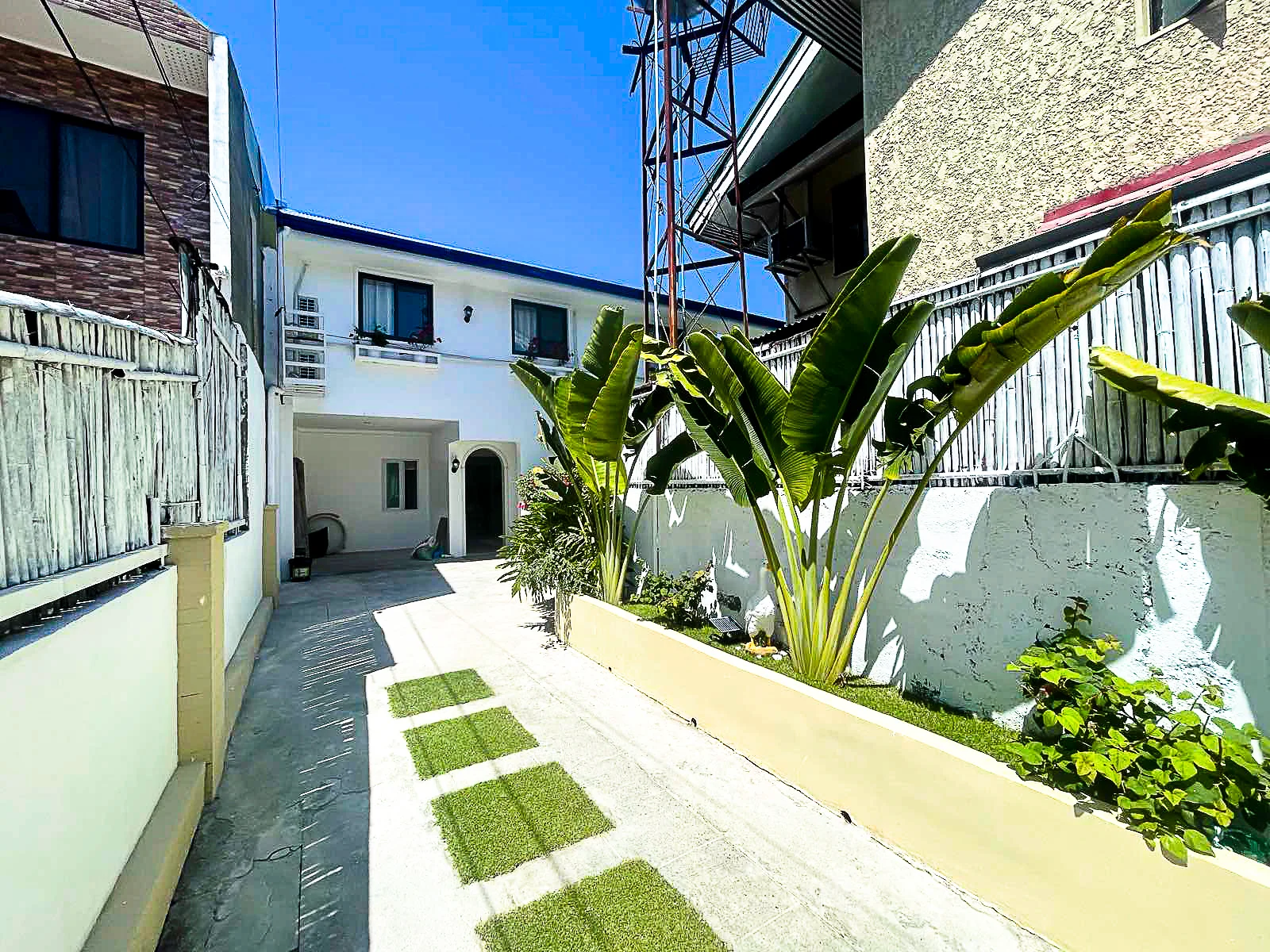 4 Bedroom House & Lot for Sale in Multinational Village