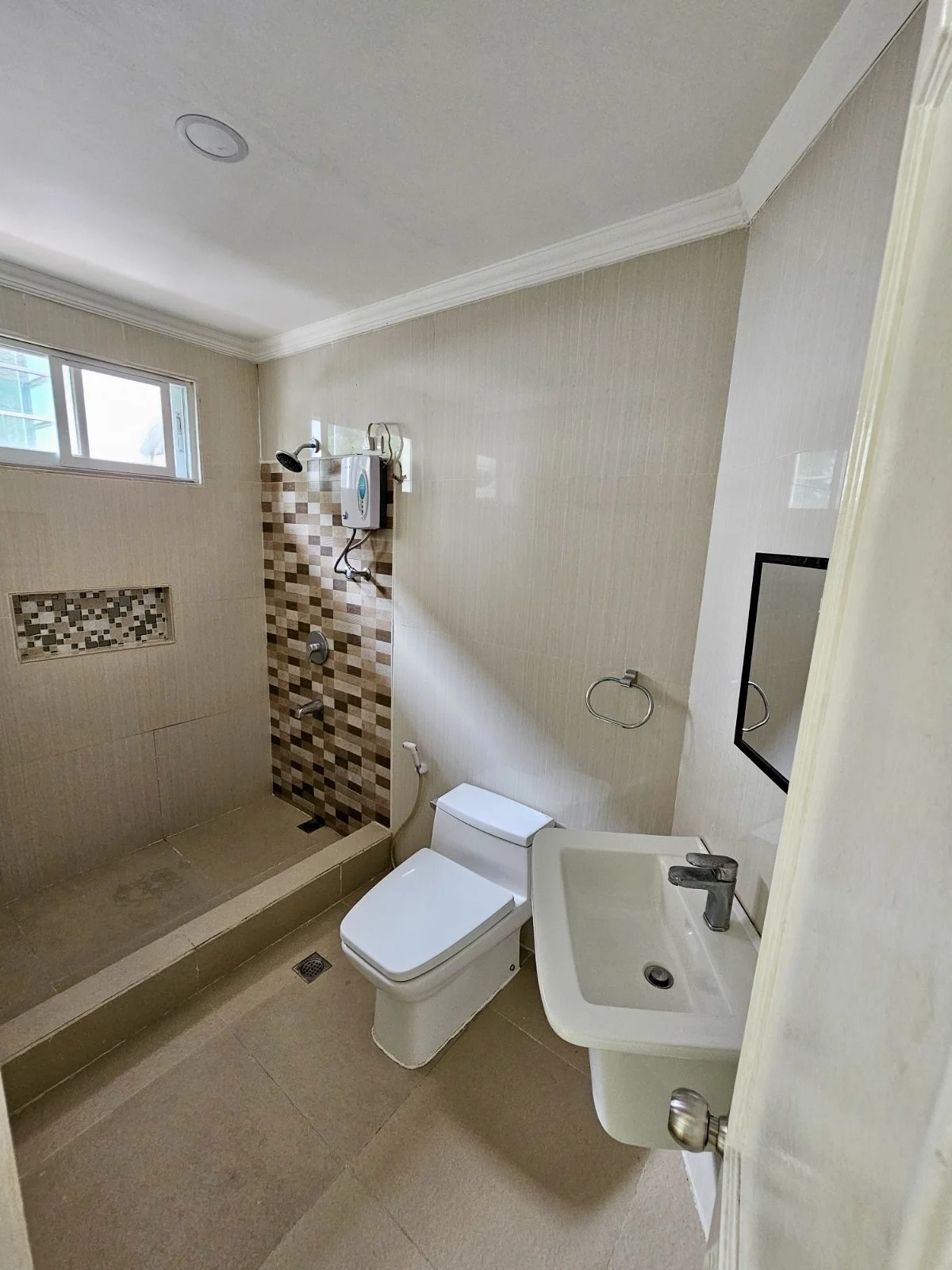 5 Bedroom House & Lot for Sale in Hillsborough Alabang Village