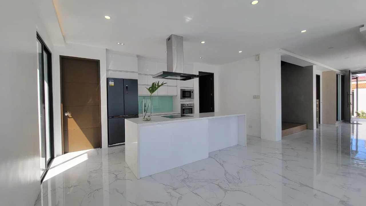 5 Bedroom House & Lot for Sale in Bf Homes