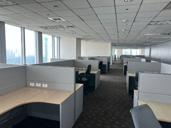 Move- In Ready Very Accessible Office Space for Lease in Makati with 24/7 Operations Good for 80 People