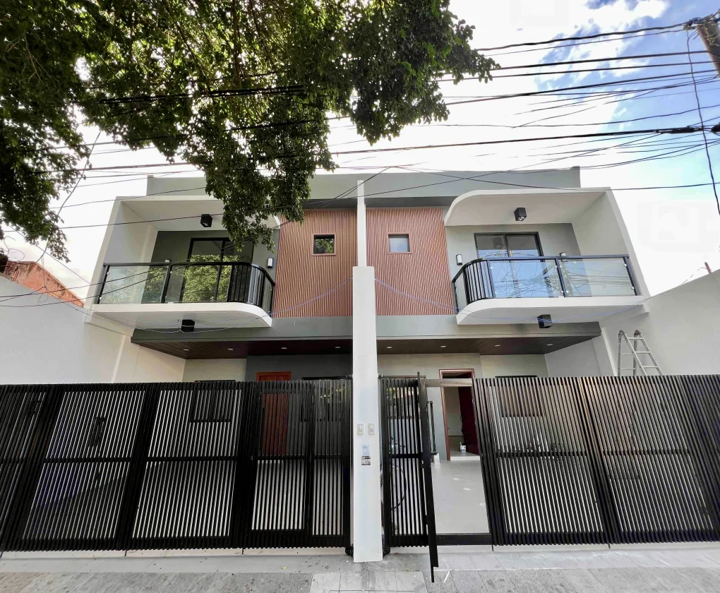 4 Bedroom Townhouse/duplex/compound for Sale in Bf Resort Village