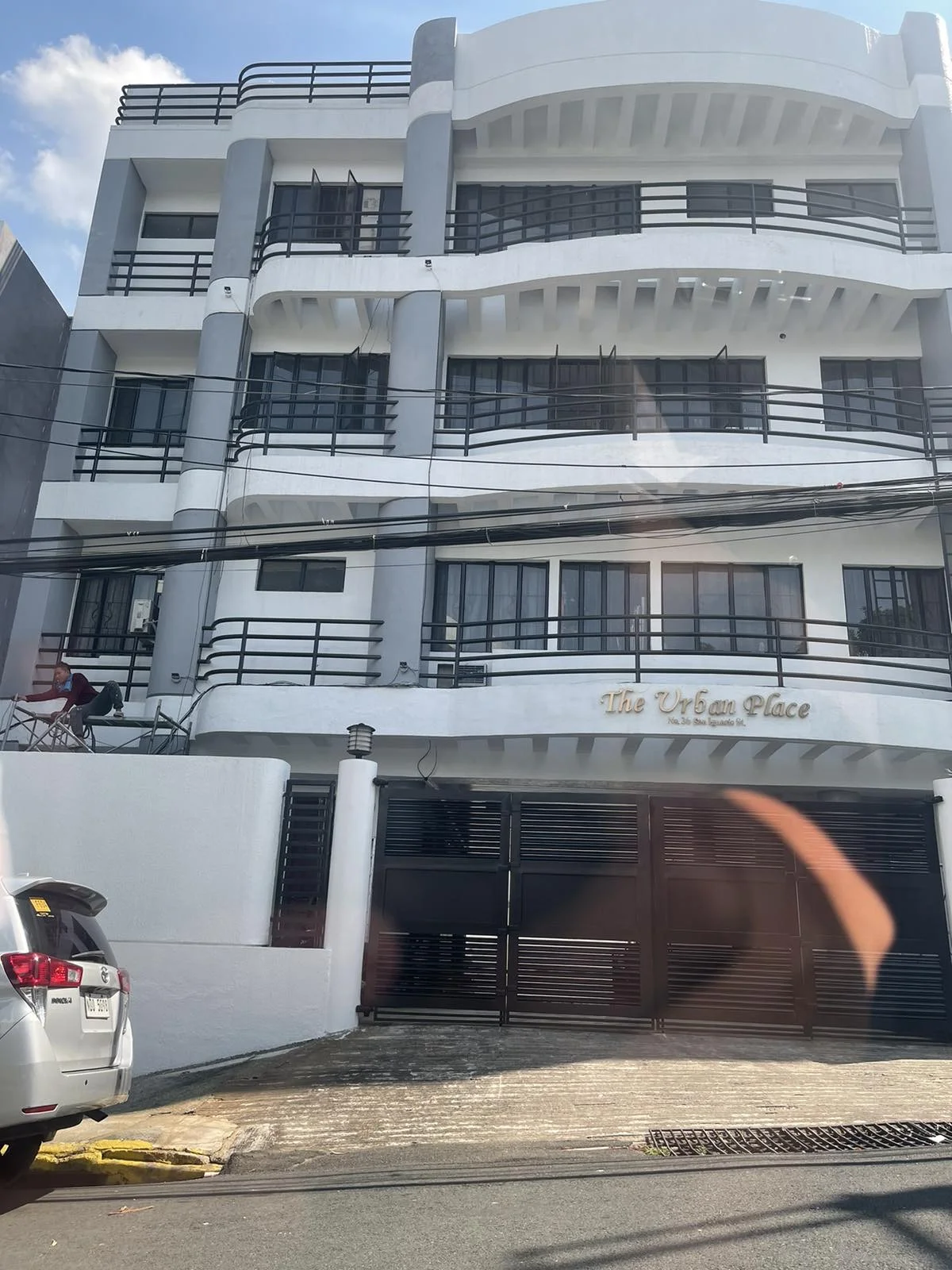 Urban Place - 3-Bedroom Condo For Sale in Kapitolyo, Pasig City