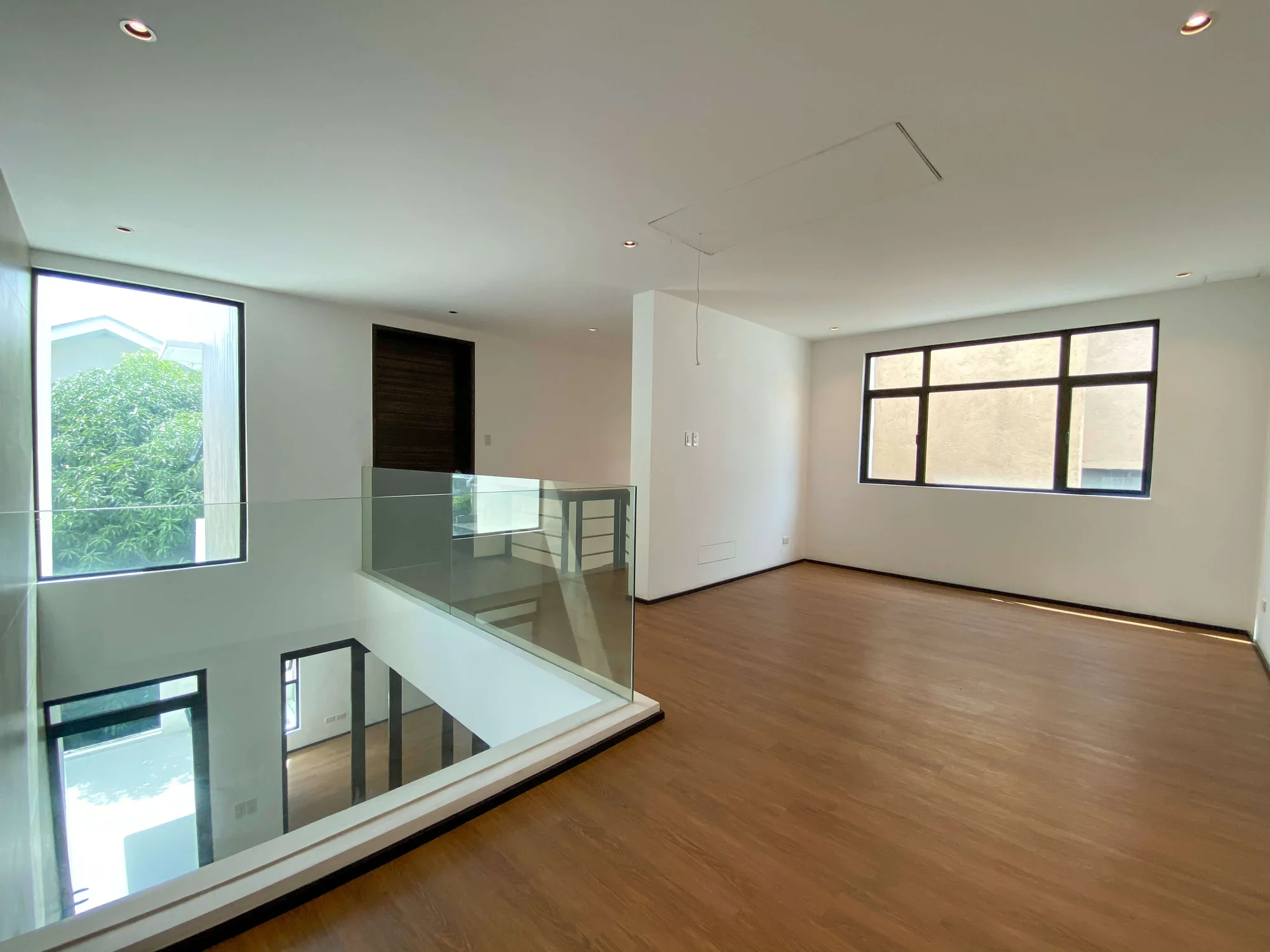 4 Bedroom HOUSE & LOT for Sale in Mahogany Place Acacia Estate