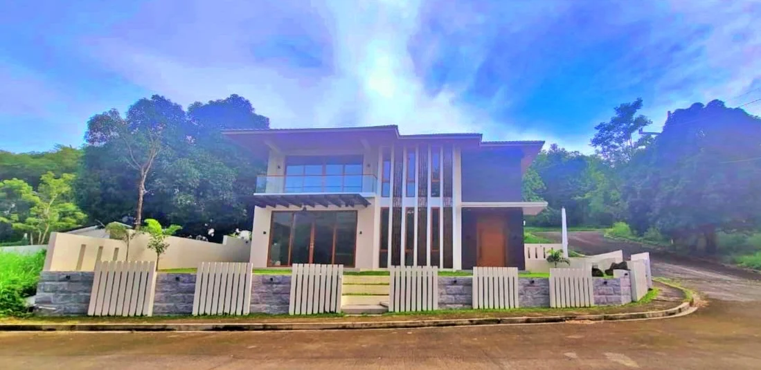 4 Bedroom House & Lot for Sale in Sun Valley Estates