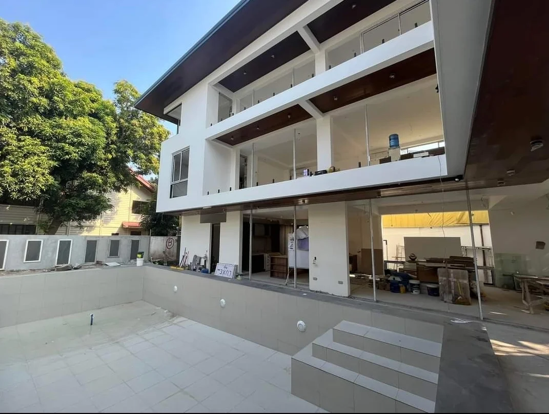 5 Bedroom House & Lot for Sale in Hillsborough