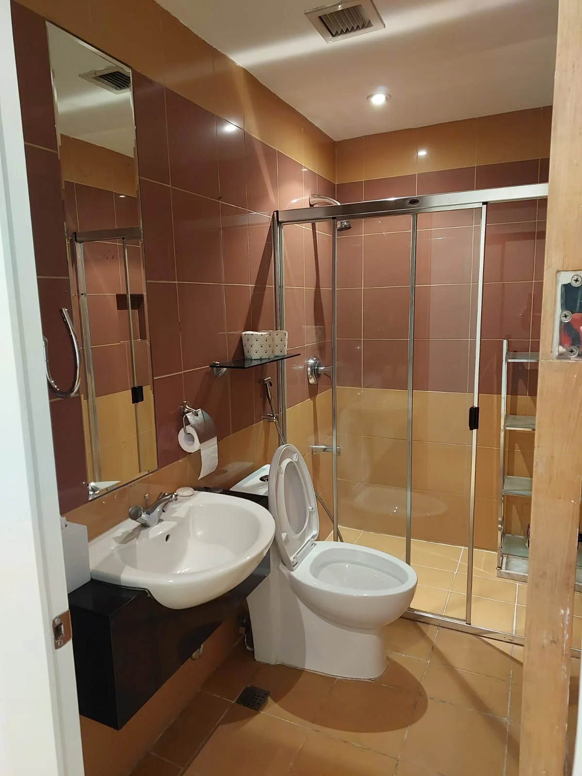 2 Bedroom Condominium for Rent in One Mckinley Place