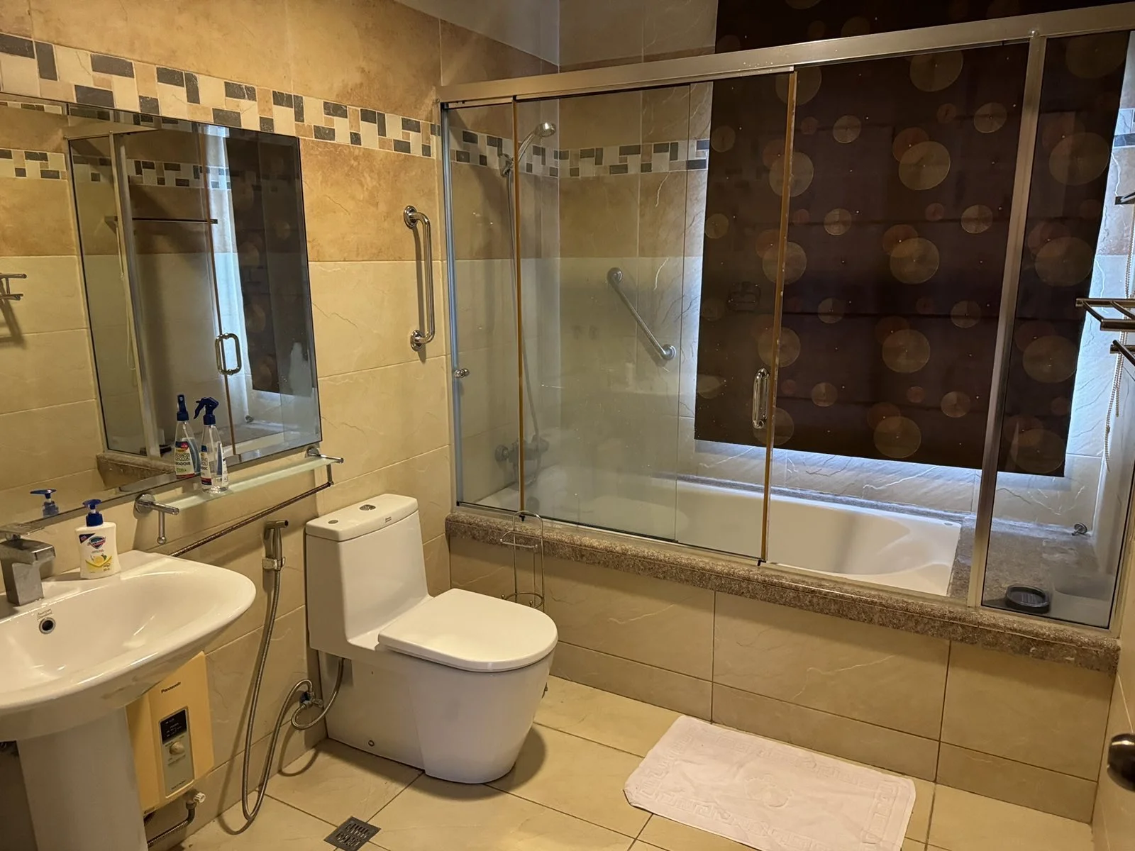 4 Bedroom Condominium for Sale in Woodridge Place