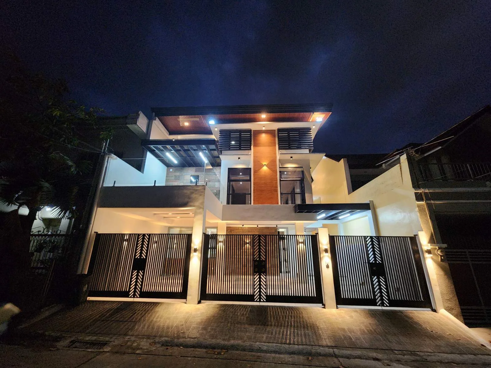 4 Bedroom House & Lot for Sale in North Susana Executive Village House & Lot