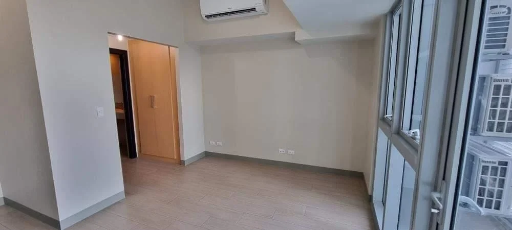 2 Bedroom Condominium for Sale in Uptown Parksuites