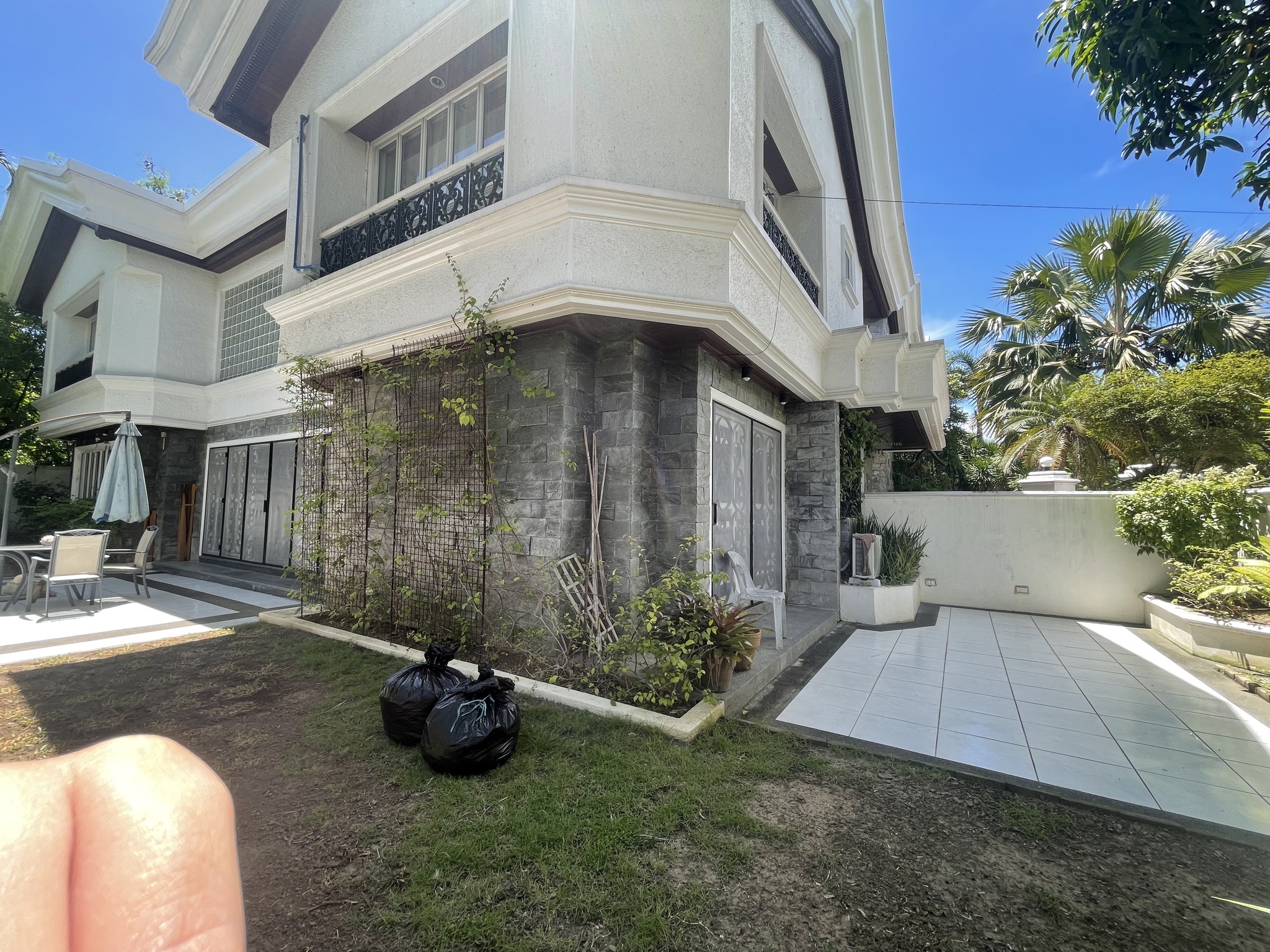 5BR AYALA ALABANG VILLAGE (AAV) HOUSE FOR LEASE/RENT