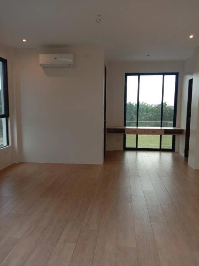 5 Bedroom House & Lot for Sale in Colinas Verdes