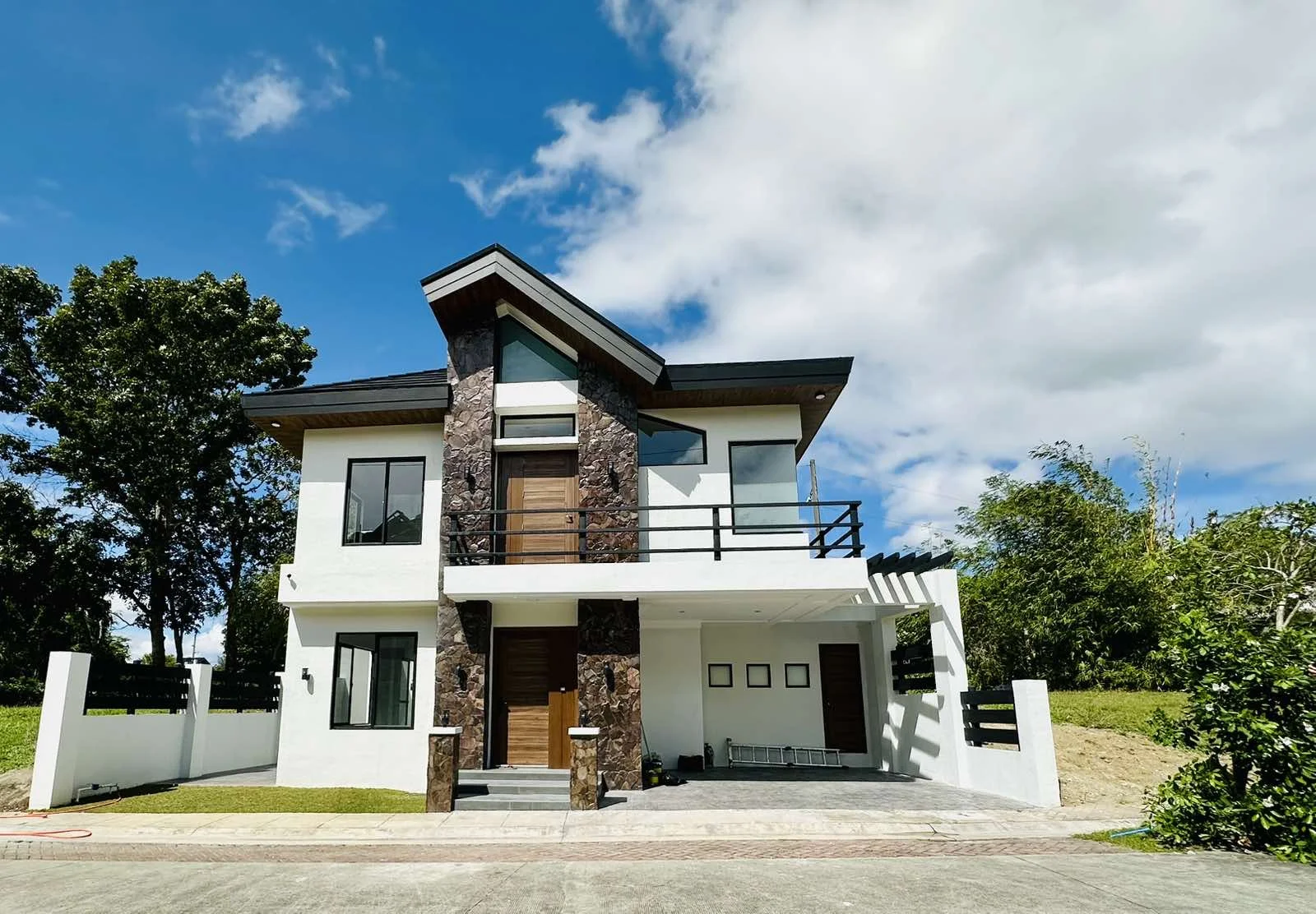 4 Bedroom House & Lot for Sale in Pramana Residential Park