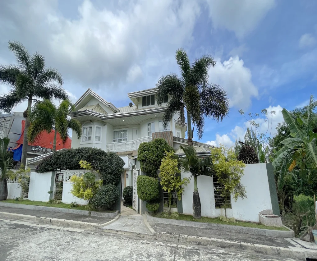 4 Bedroom House & Lot for Sale in Ridgewood Heights Tagaytay